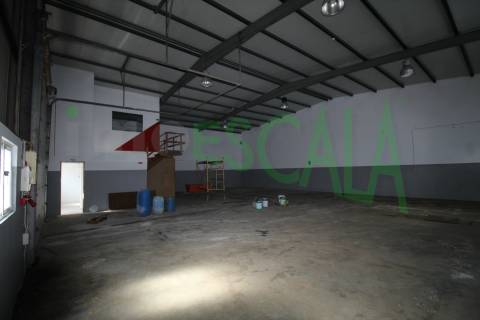 Armazém de 300m2 em Santarém