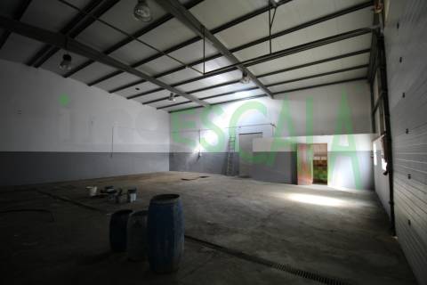 Armazém de 300m2 em Santarém