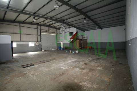 Armazém de 300m2 em Santarém