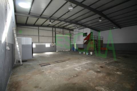 Armazém de 300m2 em Santarém