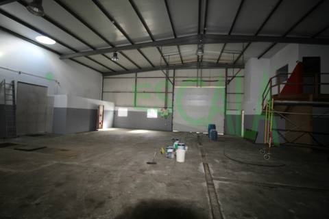 Armazém de 300m2 em Santarém