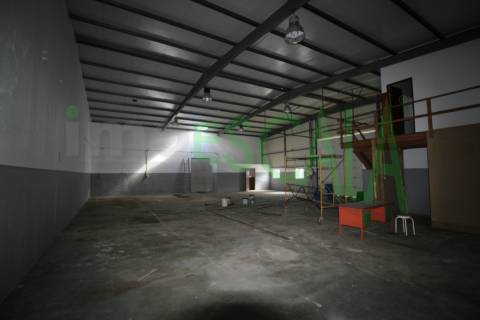 Armazém de 300m2 em Santarém