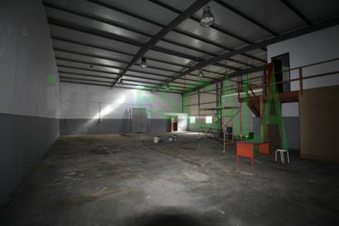 Armazém de 300m2 em Santarém