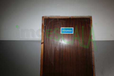 Armazém de 300m2 em Santarém