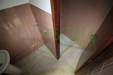 Armazém de 300m2 em Santarém