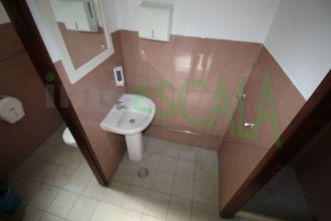 Armazém de 300m2 em Santarém