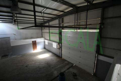 Armazém de 300m2 em Santarém