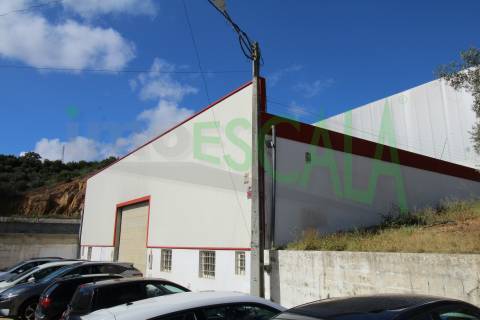 Armazém de 300m2 em Santarém