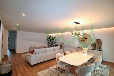 Apartamento T3+1 c/ Terraço