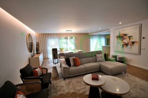 Apartamento T3+1 c/ Terraço