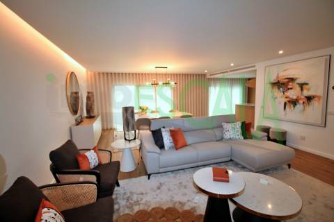 Apartamento T3+1 c/ Terraço