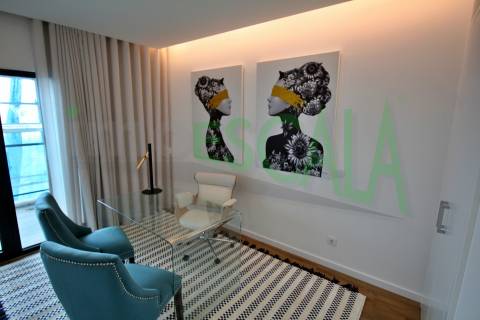 Apartamento T3+1 c/ Terraço