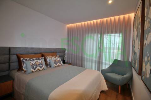 Apartamento T3+1 c/ Terraço