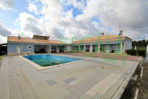 Moradia T4 de Luxo c/ Piscina no concelho de Almeirim
