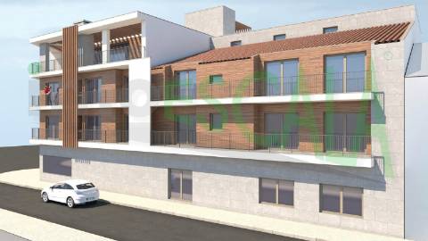 Loja de 271 m2 em empreendimento de luxo em Almeirim