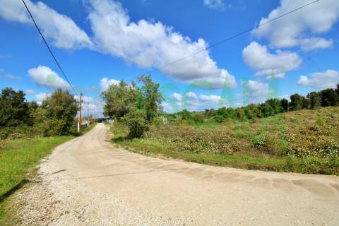 Terreno com área total de 4640 m² no Cartaxo
