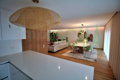Apartamento T3 c/ Terraço