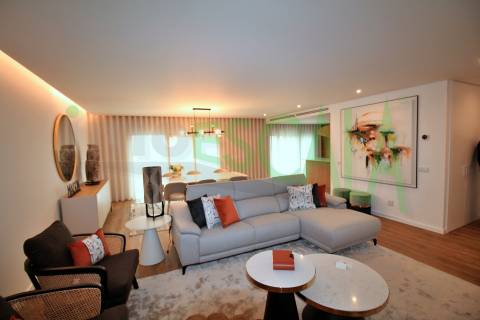 Apartamento T3 c/ Terraço