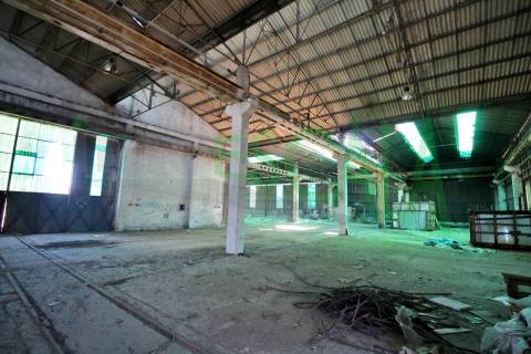 Armazém inserido num terreno de 47.000 m2