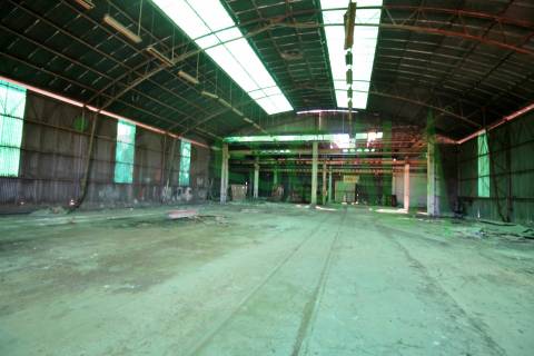 Armazém inserido num terreno de 47.000 m2