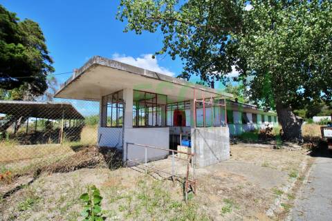 Armazém inserido num terreno de 47.000 m2