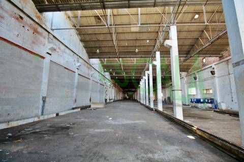 Armazém inserido num terreno de 47.000 m2