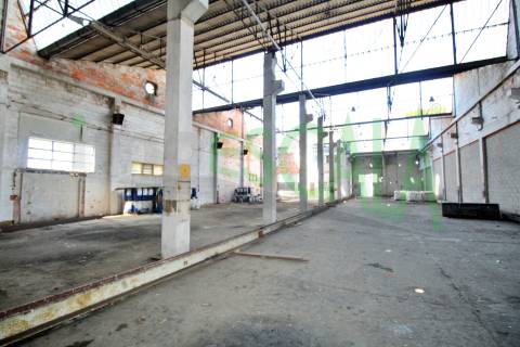 Armazém inserido num terreno de 47.000 m2