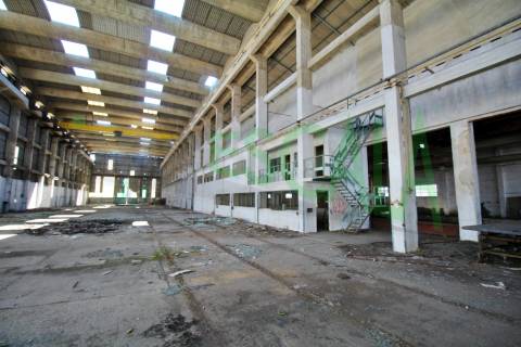 Armazém inserido num terreno de 47.000 m2