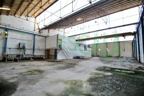 Armazém inserido num terreno de 47.000 m2