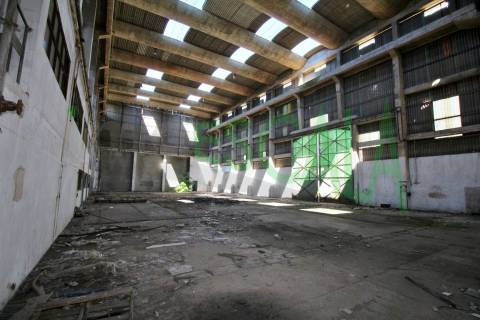 Armazém inserido num terreno de 47.000 m2