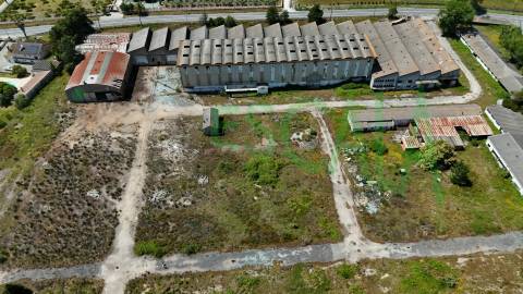 Armazém inserido num terreno de 47.000 m2