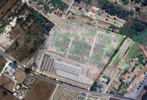 Armazém inserido num terreno de 47.000 m2