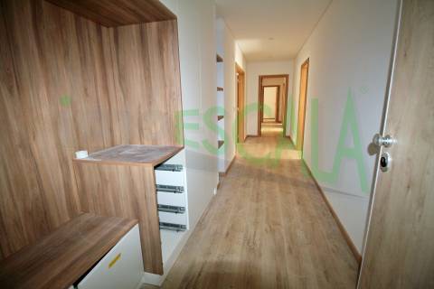 Apartamento T3 na Castanheira do Ribatejo com 173 m² com terraço