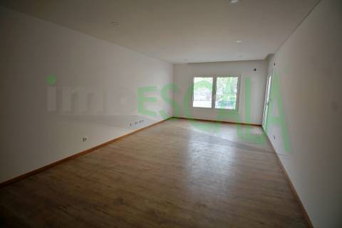 Apartamento T3 na Castanheira do Ribatejo com 173 m² com terraço