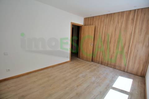 Apartamento T3 na Castanheira do Ribatejo com 173 m² com terraço