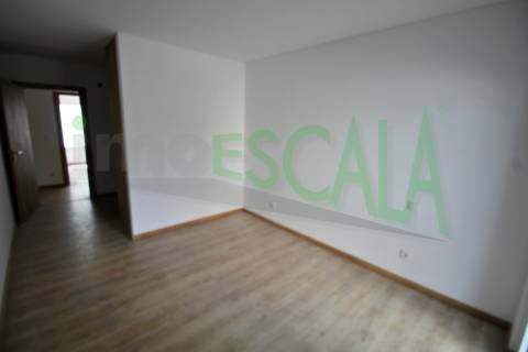 Apartamento T3 na Castanheira do Ribatejo com 173 m² com terraço