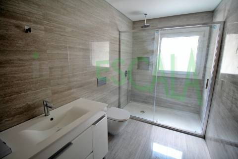 Apartamento T3 na Castanheira do Ribatejo com 173 m² com terraço