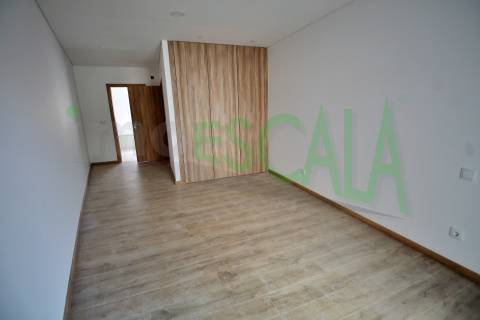 Apartamento T3 na Castanheira do Ribatejo com 173 m² com terraço