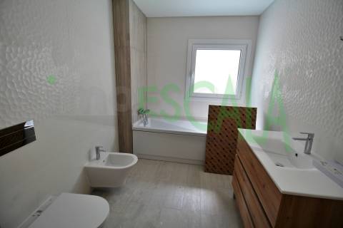 Apartamento T3 na Castanheira do Ribatejo com 173 m² com terraço