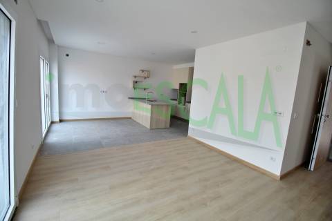 Apartamento T2 na Castanheira do Ribatejo com 107 m² com varanda