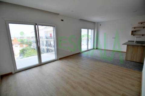 Apartamento T2 na Castanheira do Ribatejo com 107 m² com varanda