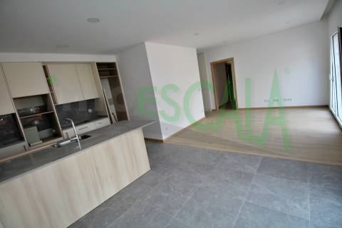 Apartamento T2 na Castanheira do Ribatejo com 107 m² com varanda