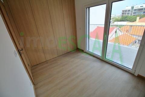 Apartamento T2 na Castanheira do Ribatejo com 107 m² com varanda