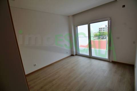 Apartamento T2 na Castanheira do Ribatejo com 107 m² com varanda