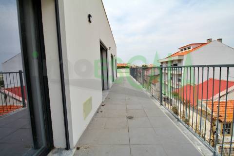 Apartamento T2 na Castanheira do Ribatejo com 107 m² com varanda