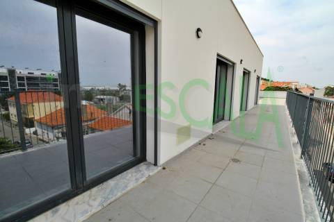 Apartamento T2 na Castanheira do Ribatejo com 107 m² com varanda
