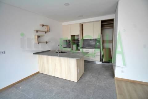 Apartamento T2 na Castanheira do Ribatejo com 88 m² com terraço