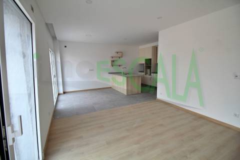 Apartamento T2 na Castanheira do Ribatejo com 88 m² com terraço