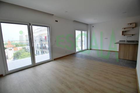 Apartamento T2 na Castanheira do Ribatejo com 88 m² com terraço