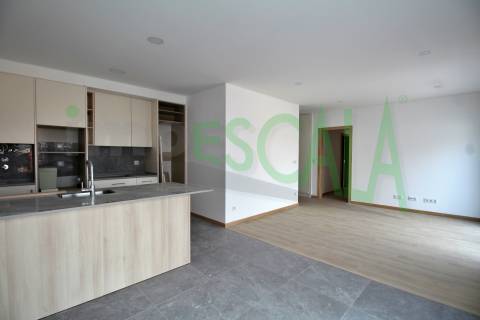 Apartamento T2 na Castanheira do Ribatejo com 88 m² com terraço